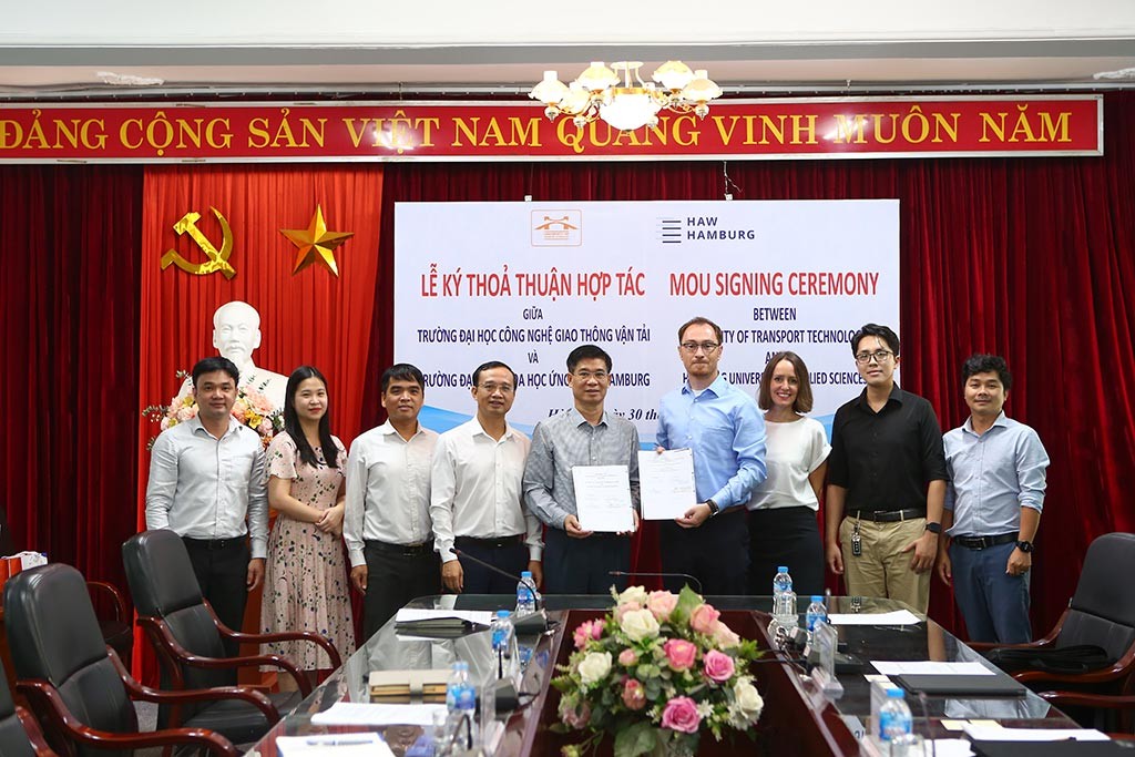 Trường Đại học Công nghệ Giao thông Vận tải ký kết hợp tác đào tạo với  một trường ĐH nước ngoài