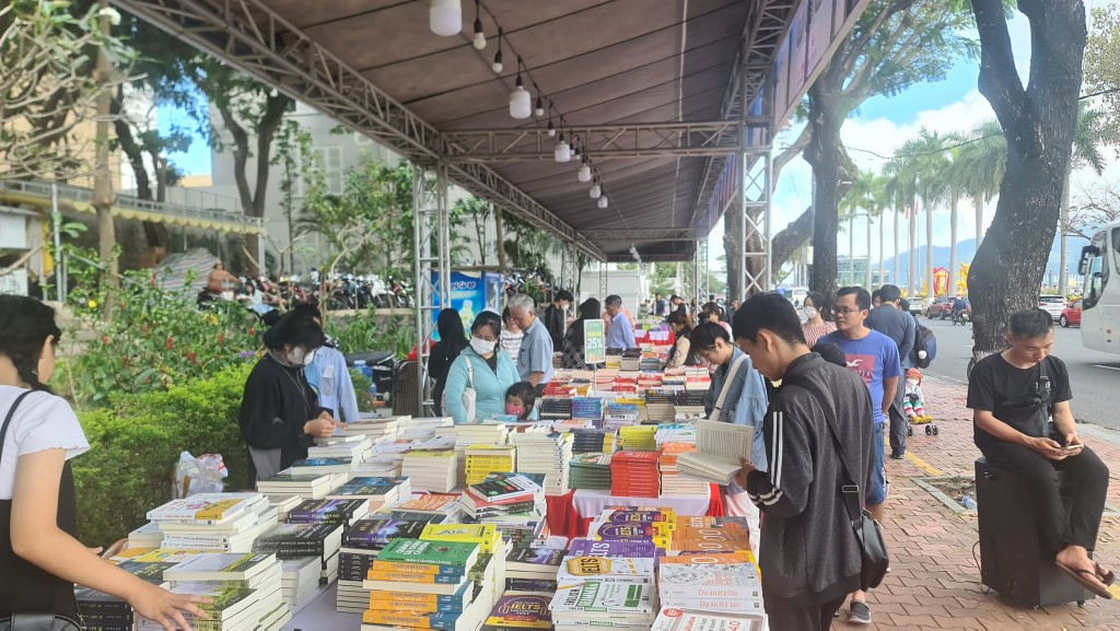 Hơn 1.000 đầu sách mới được trưng bày tại Ngày hội Văn hóa đọc Đà Nẵng 2024