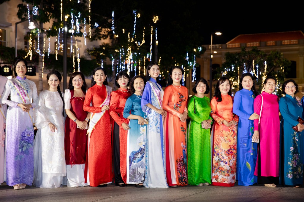 Hoa hậu Nguyễn Thanh Hà mong các bạn trẻ trân trọng áo dài