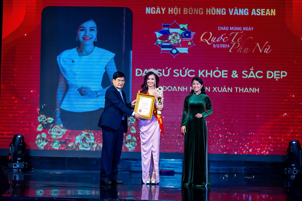 Doanh nhân Xuân Thanh - vợ ca sĩ Tuấn Anh Sao Mai được vinh danh Đại sứ sức khỏe và sắc đẹp - Bông hồng vàng Asean 2024