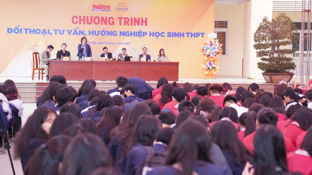 Đối thoại tư vấn hướng nghiệp khối ngành khoa học và xã hội