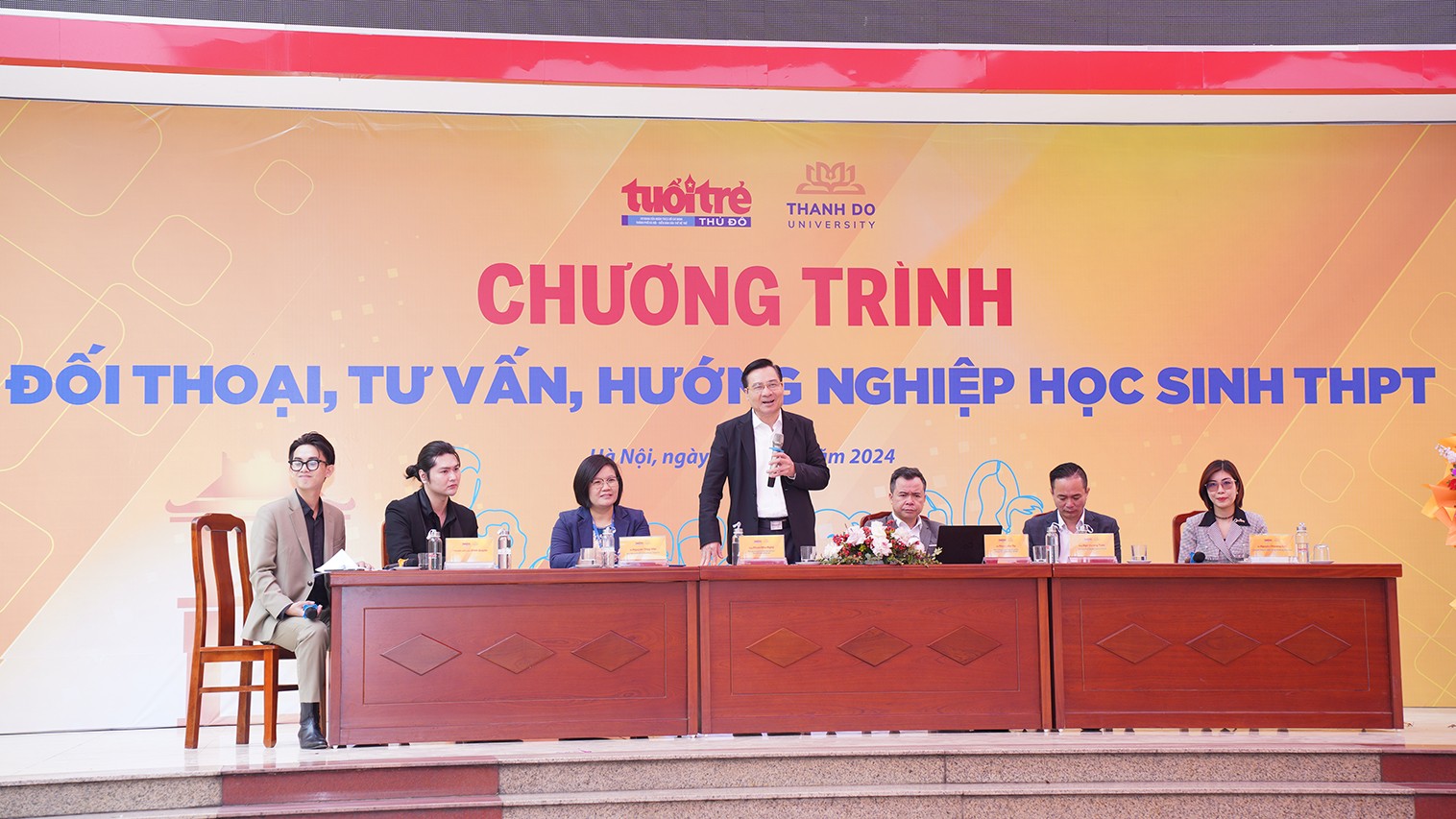 Lãnh đạo Vụ Giáo dục Đại học, chuyên gia từ các trường đại học và đại diện các doanh nghiệp, doanh nhân trả lời các thắc mắc tại chương trình Lãnh đạo Vụ Giáo dục Đại học, chuyên gia từ các trường đại học và đại diện các doanh nghiệp, doanh nhân trả lời các thắc mắc tại chương trình