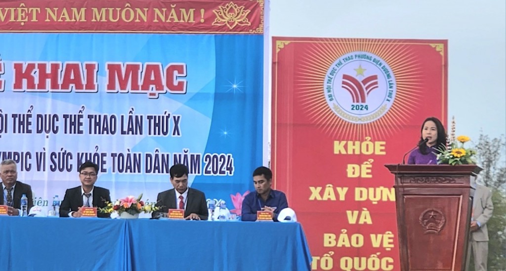 Phó chủ tịch UBND thị xã Điện Bàn Nguyễn Thị THúy Hằng phát biểu tại lế khai mạc đại hội