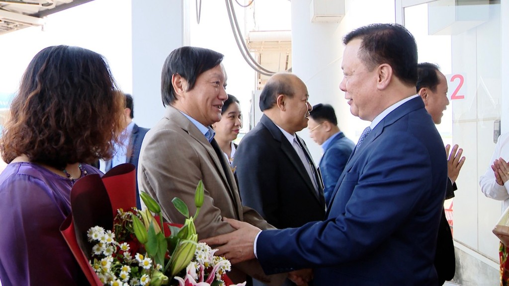 Đoàn đại biểu cấp cao TP Hà Nội thăm, làm việc tại Lào