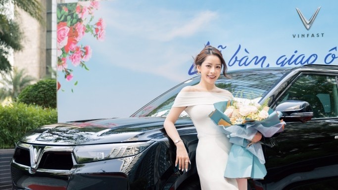 Chi Pu, Á hậu Phương Anh tiết lộ lý do tậu xe điện VinFast