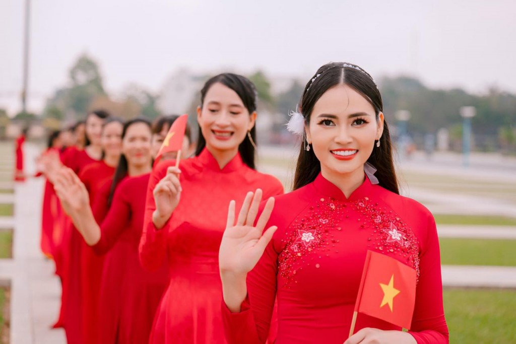 Hoa hậu Bích Hạnh trong hoạt động ý nghĩa cùng phụ nữ Phan Rang