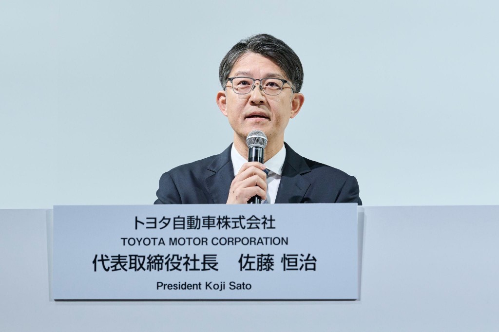   Ông Koji Sato phát biểu tại buổi họp báo