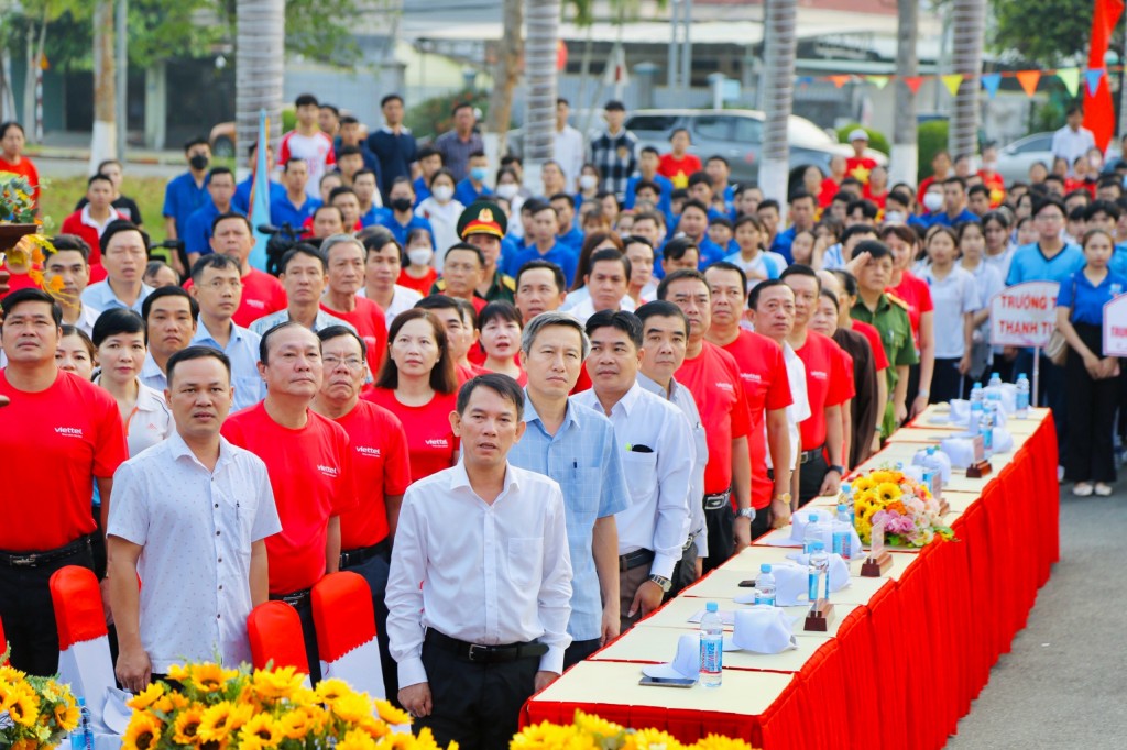 Đông đảo đại biểu tham dự Lễ phát động Ngày chạy Olympic vì sức khỏe toàn dân tỉnh Bình Dương và khai mạc Giải Việt dã leo Núi Cậu huyện Dầu Tiếng mở rộng năm 2024