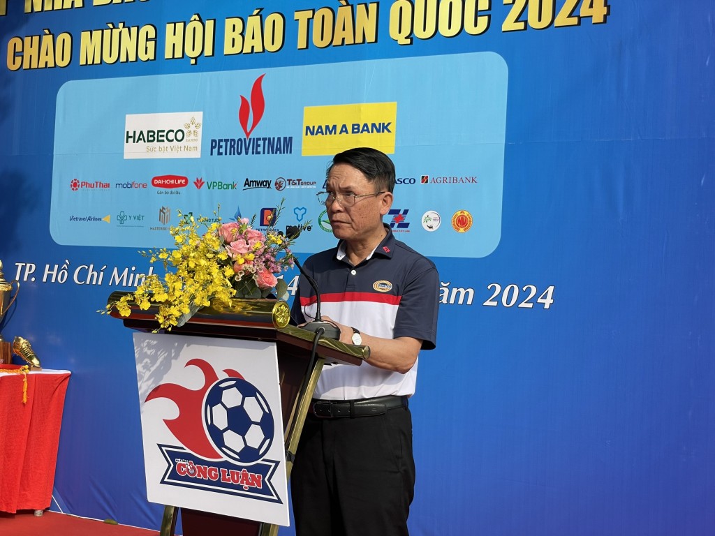Chủ tịch Hội Nhà báo Việt Nam Nguyễn Đức Lợi phát biểu khai mạc