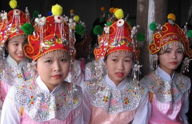 Về làng Phú Nhiêu nghe hò Cửa Đình, múa hát Bài Bông