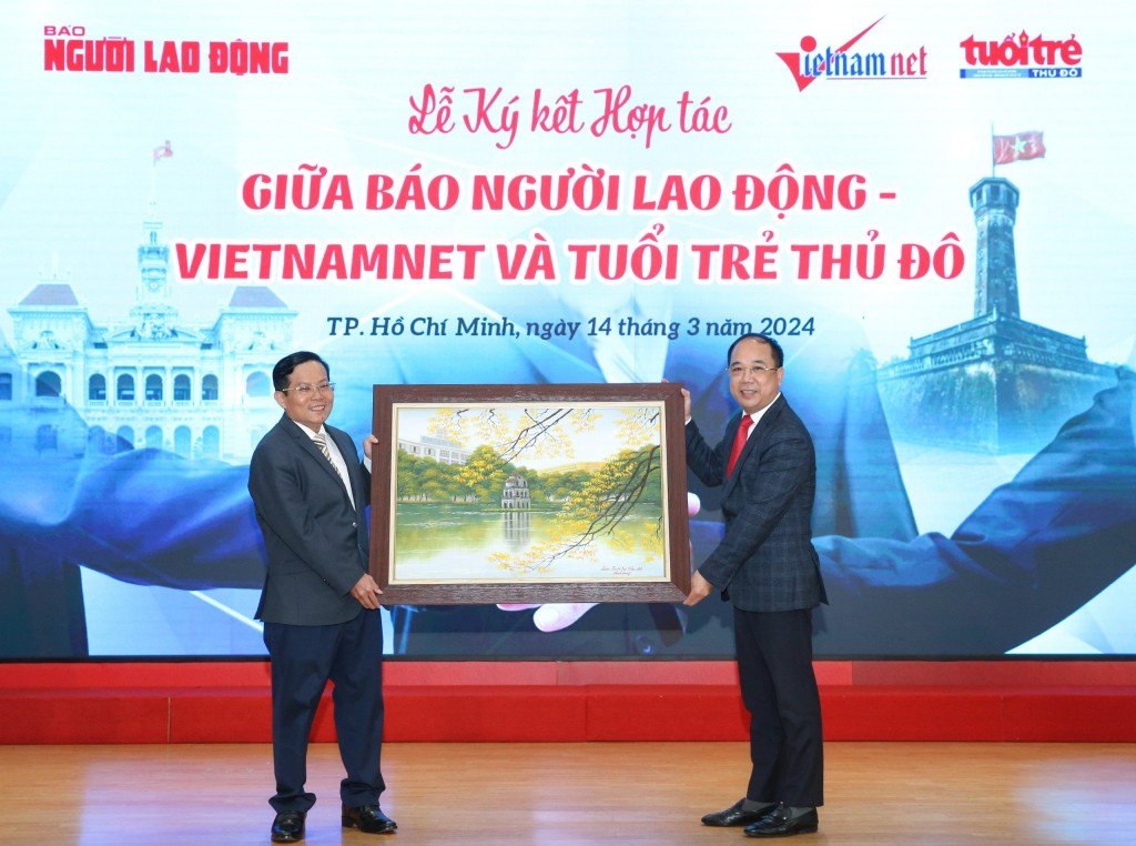 Tổng biên tập