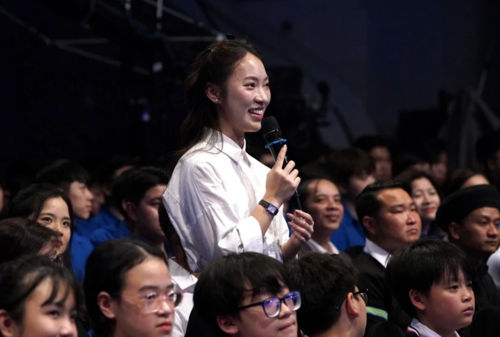Nữ MC Khánh Vy chia sẻ và bày tỏ mong muốn tại diễn đàn