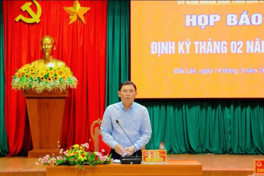 ông Nguyễn Tuấn Hà, Phó Chủ tịch Thường trực UBND tỉnh Đắk Lắk chủ trì buổi họp báo