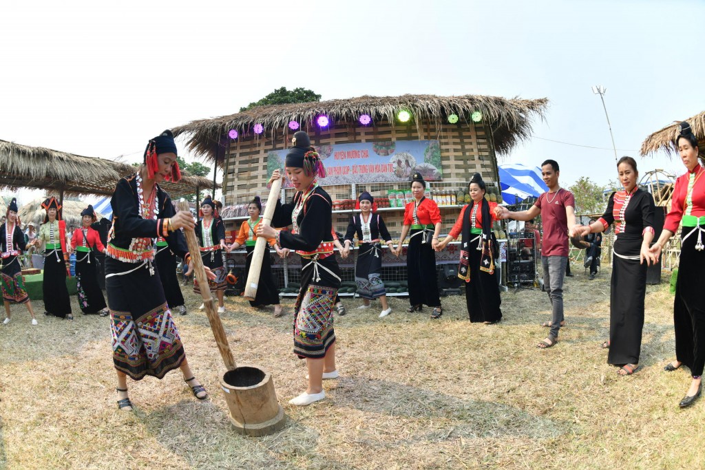 Sắc màu lễ hội không gian văn hóa vùng cao