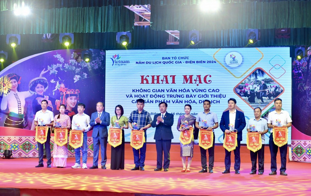 Sắc màu lễ hội không gian văn hóa vùng cao