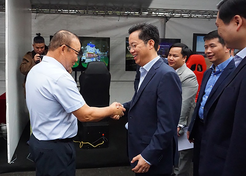 Bí thư Quận uỷ Hoàn Kiếm Vũ Đăng Định cùng các đại biểu giao lưu với cựu HLV trưởng đội tuyển bóng đá Việt Nam Park Hang-Seo Bí thư Quận uỷ Hoàn Kiếm Vũ Đăng Định cùng các đại biểu giao lưu với cựu HLV trưởng đội tuyển bóng đá Việt Nam Park Hang-Seo
