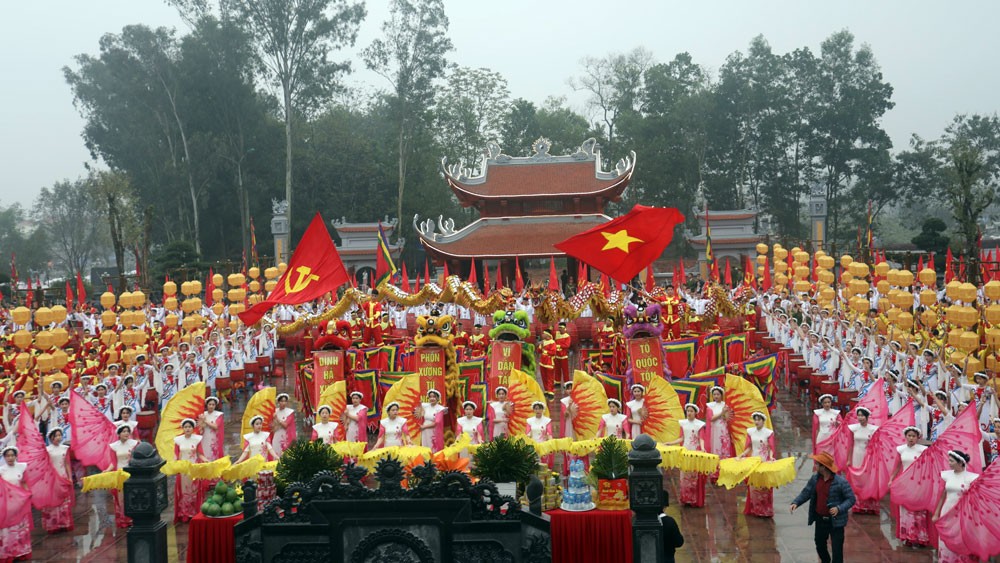 Màn trống hội mang đến không khí rộn ràng, vui tươi.