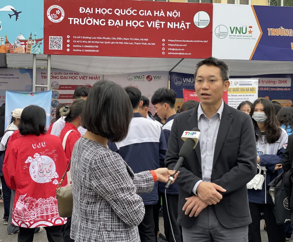 TS. Nguyễn Hoàng Oanh, Phó Hiệu trưởng Trường Đại học Việt Nhật chia sẻ với truyền thông về công tác tuyển sinh của nhà trường
