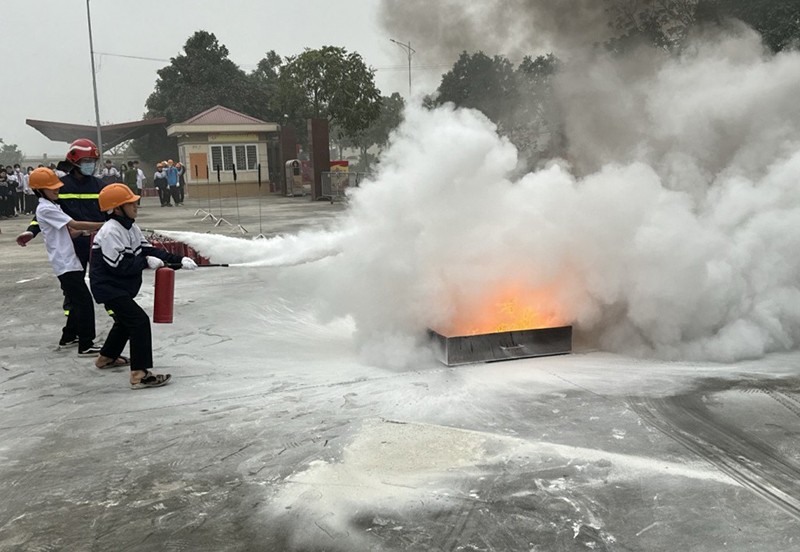 Hàng vạn người dân, học sinh được trải nghiệm làm lính cứu hoả