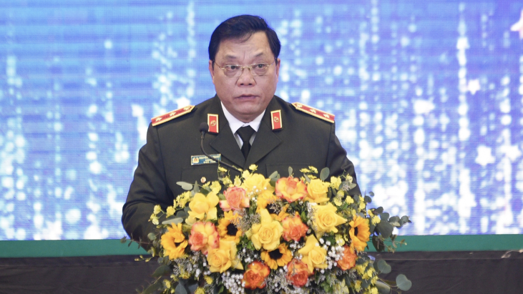 Trung tướng Nguyễn Hải Trung, Giám đốc Công an Thành phố Hà Nội nhiệt liệt biểu dương thành tích, chiến công của các Gương mặt trẻ Công an Thủ đô năm 2023