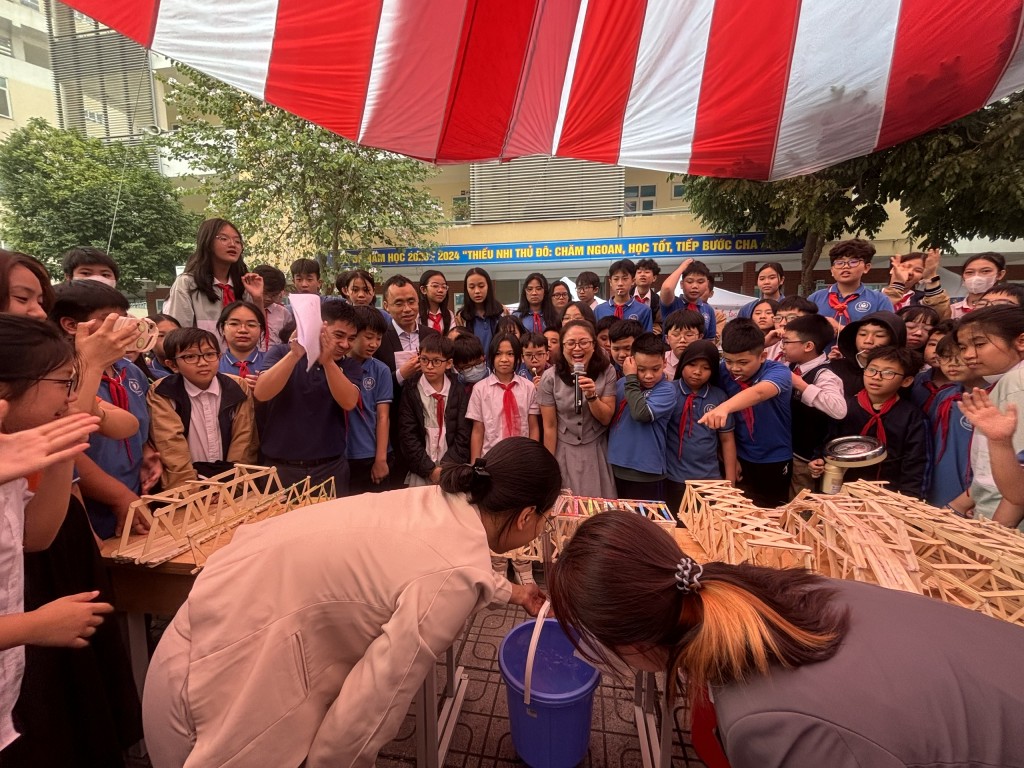 Ngày hội STEM - nuôi dưỡng ước mơ nhà khoa học tương lai Ngày hội STEM - nuôi dưỡng ước mơ nhà khoa học tương lai