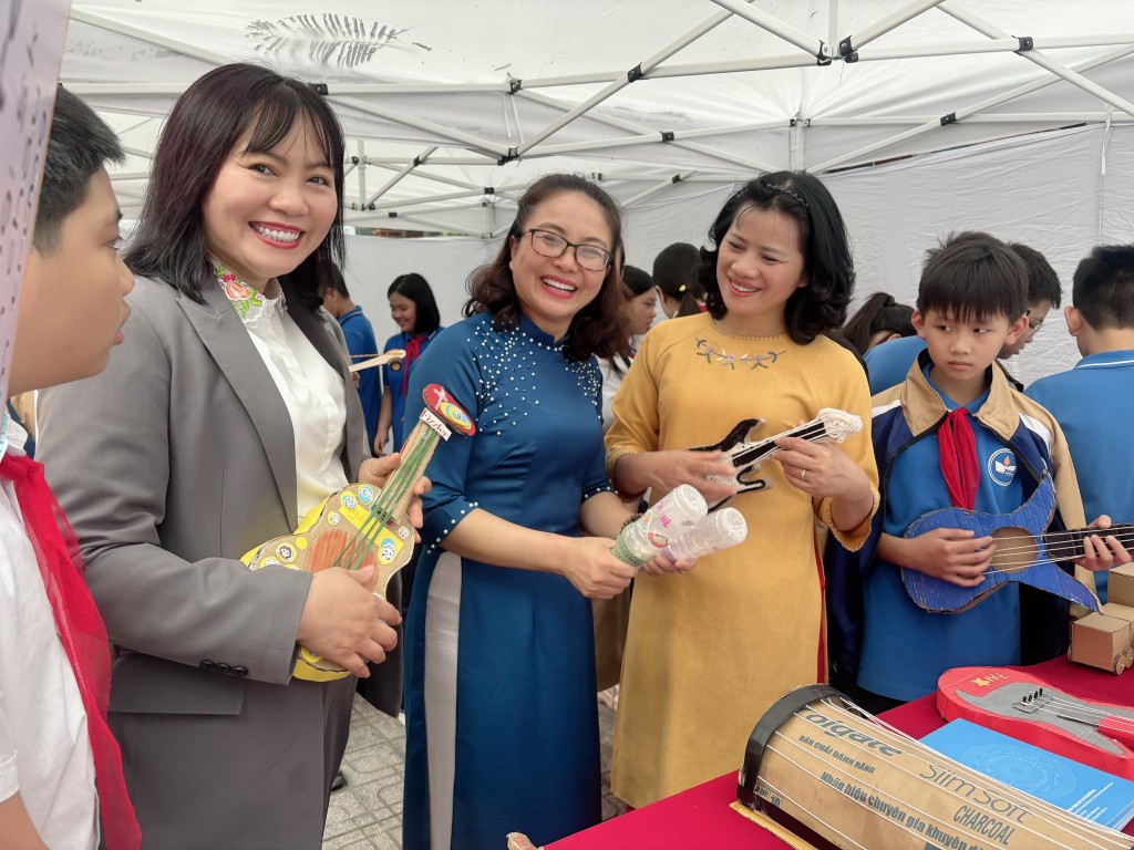 Ngày hội STEM - nuôi dưỡng ước mơ nhà khoa học tương lai Ngày hội STEM - nuôi dưỡng ước mơ nhà khoa học tương lai