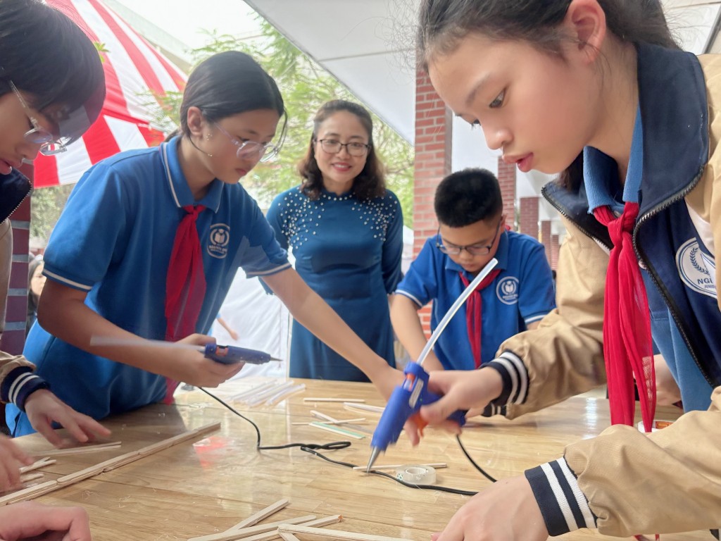 Ngày hội STEM - nuôi dưỡng ước mơ nhà khoa học tương lai Ngày hội STEM - nuôi dưỡng ước mơ nhà khoa học tương lai
