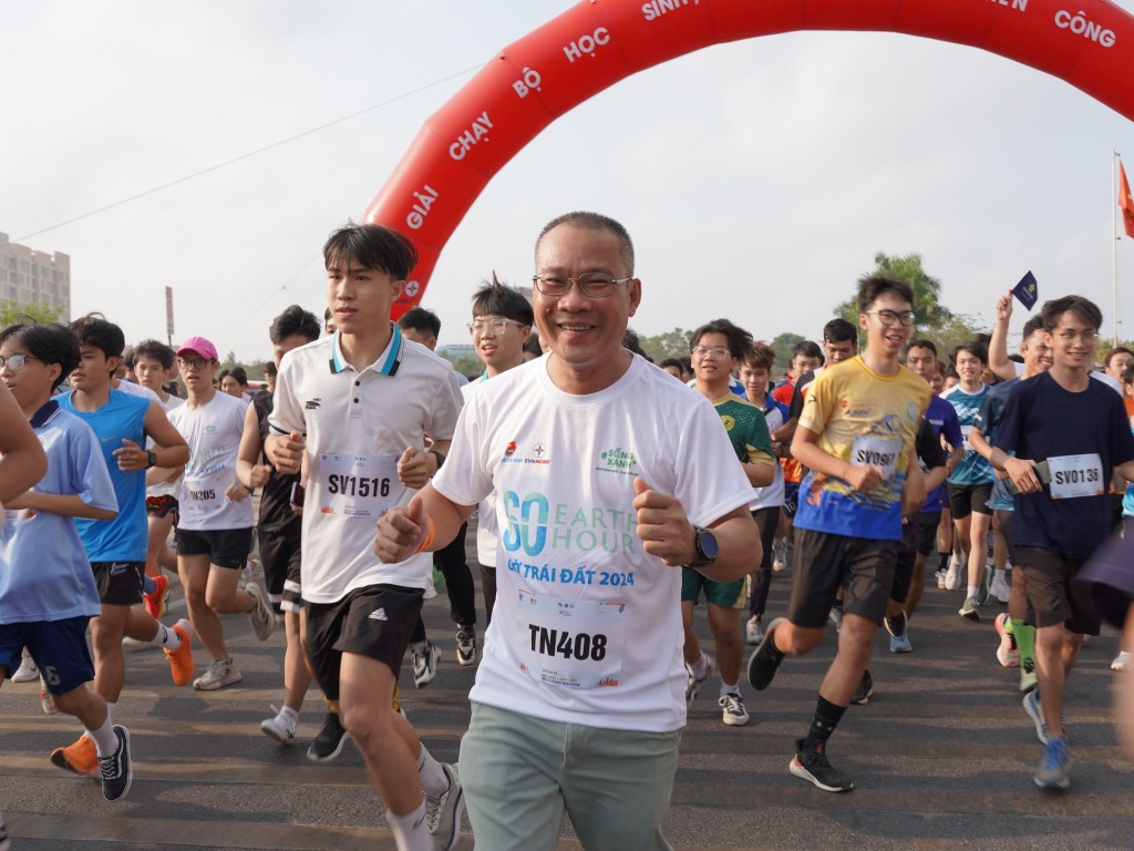Ông Bùi Trung Kiên – Phó Tổng giám đốc EVNHCMC tham gia giải chạy bộ “Học sinh sinh viên, thanh niên công nhân” – Bước chân xanh năm 2024 vào sáng ngày 23/3