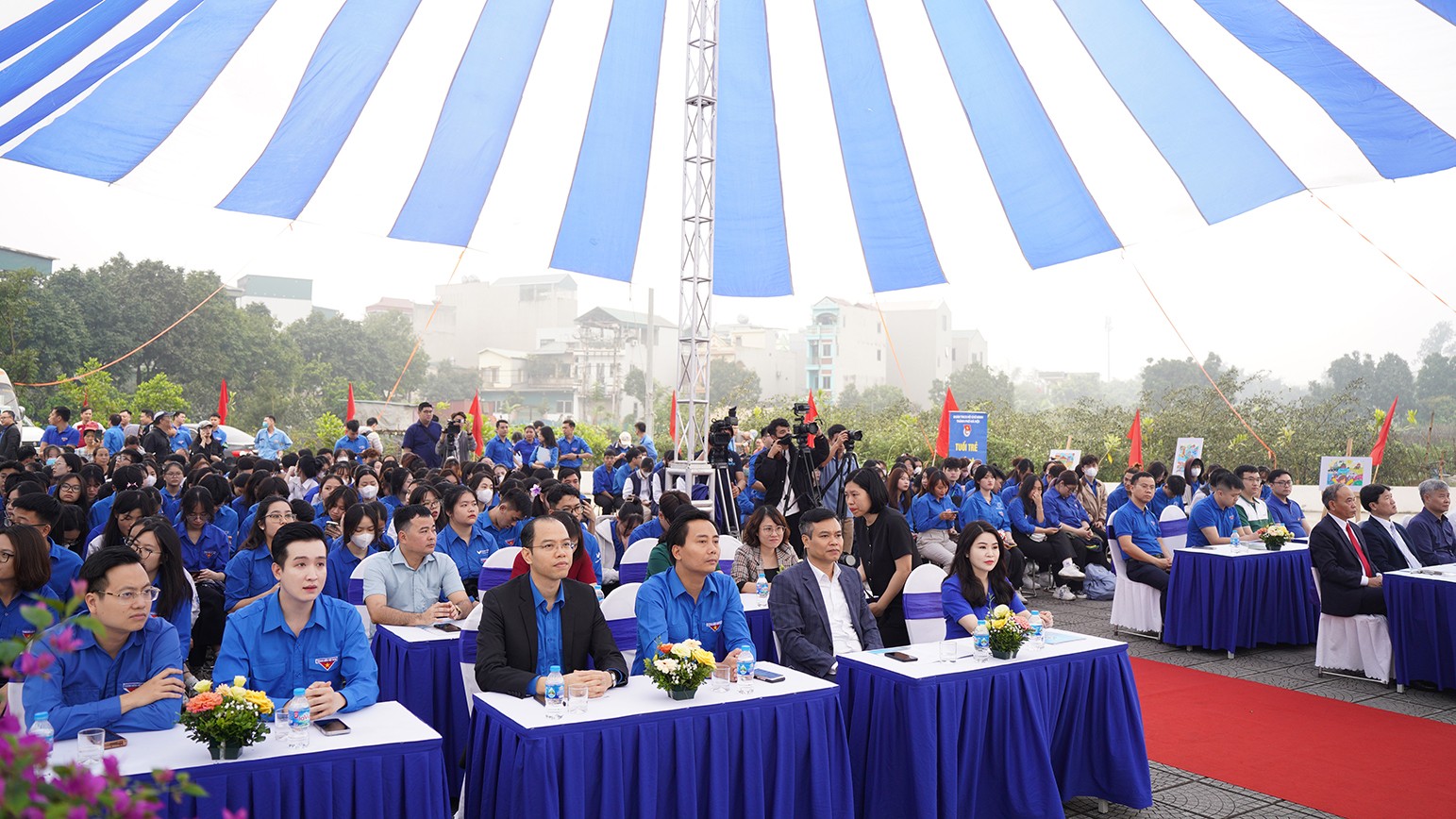 Chương trình có sự tham dự của lãnh đạo Thành đoàn Hà Nội, lãnh đạo huyện Gia Lâm cùng đông đảo đoàn viên, thanh niên ưu tú tham dự