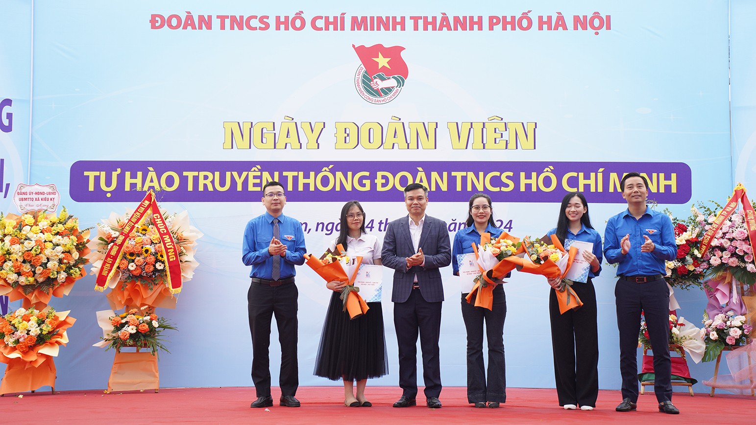 Trao quyết định thành lập 3 tổ chức Đoàn trong doanh nghiệp ngoài Nhà nước