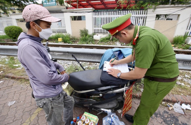 Lập trật tự an toàn giao thông đô thị khu vực cổng bệnh viện