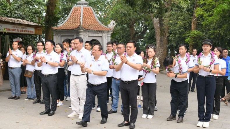 Gương mặt trẻ Việt Nam tiêu biểu hành trình về nguồn