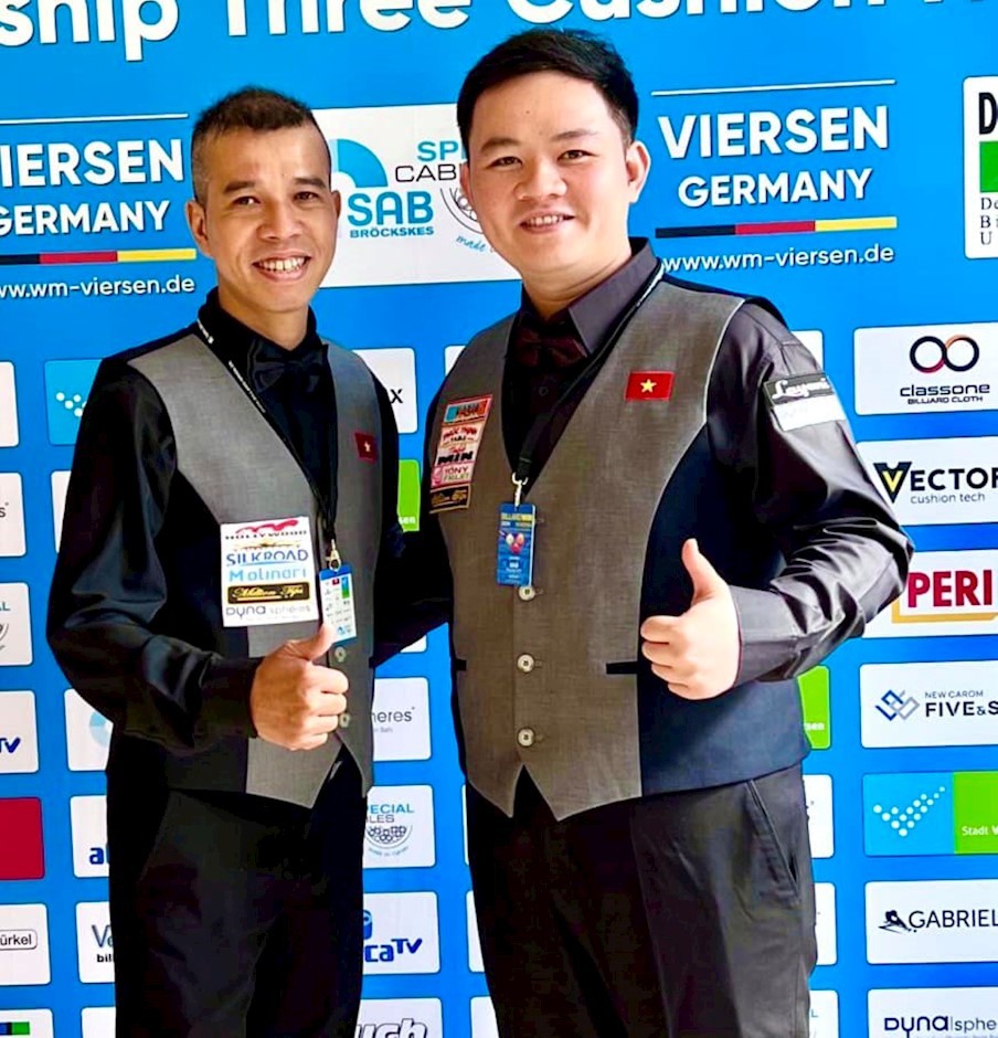 Trần Quyết Chiến (trái) và Bao Phương Vinh tạo cột mốc lịch sử cho billiards Việt Nam tại giải vô địch đồng đội thế giới
