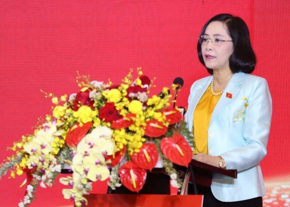 Trưởng Ban Công tác đại biểu, Phó Trưởng Ban Tổ chức Trung ương Nguyễn Thị Thanh trình bày báo cáo tại hội nghị