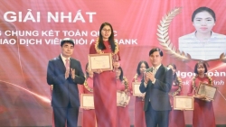 Lê Ngọc Hoàng Yến giành danh hiệu Giao dịch viên giỏi Agribank