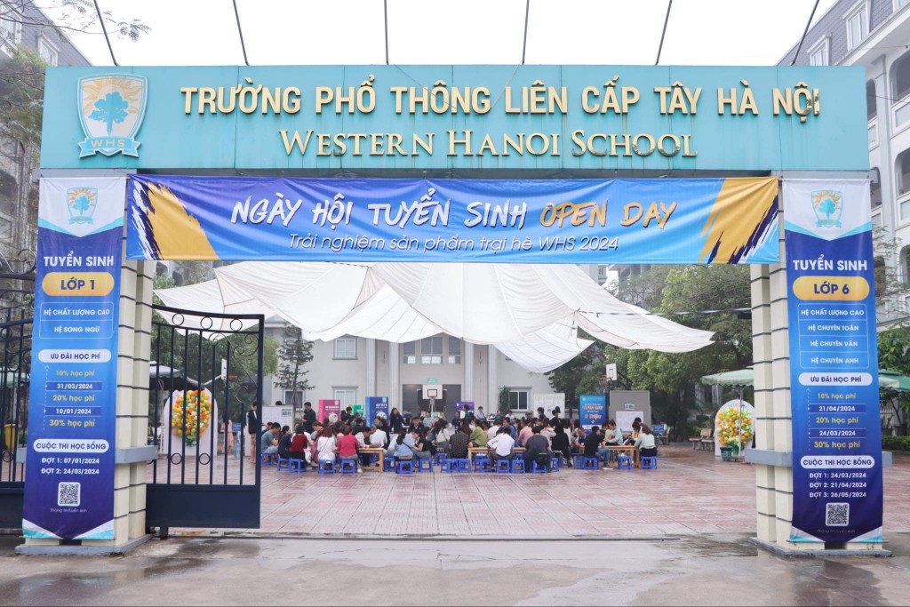 Ngày hội thu hút đông đảo phụ huynh, học sinh trên địa bàn thành phố Hà Nội đến tham gia