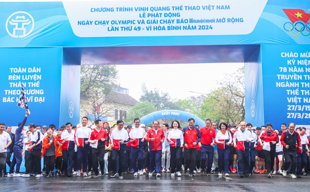 Đại biểu Trung ương, thành phố Hà Nội chạy hưởng ứng tại lễ phát động.
