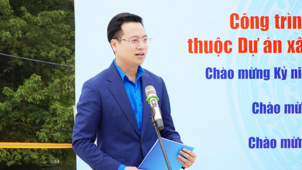 Gắn biển công trình thanh niên xây dựng cầu Tô Lịch