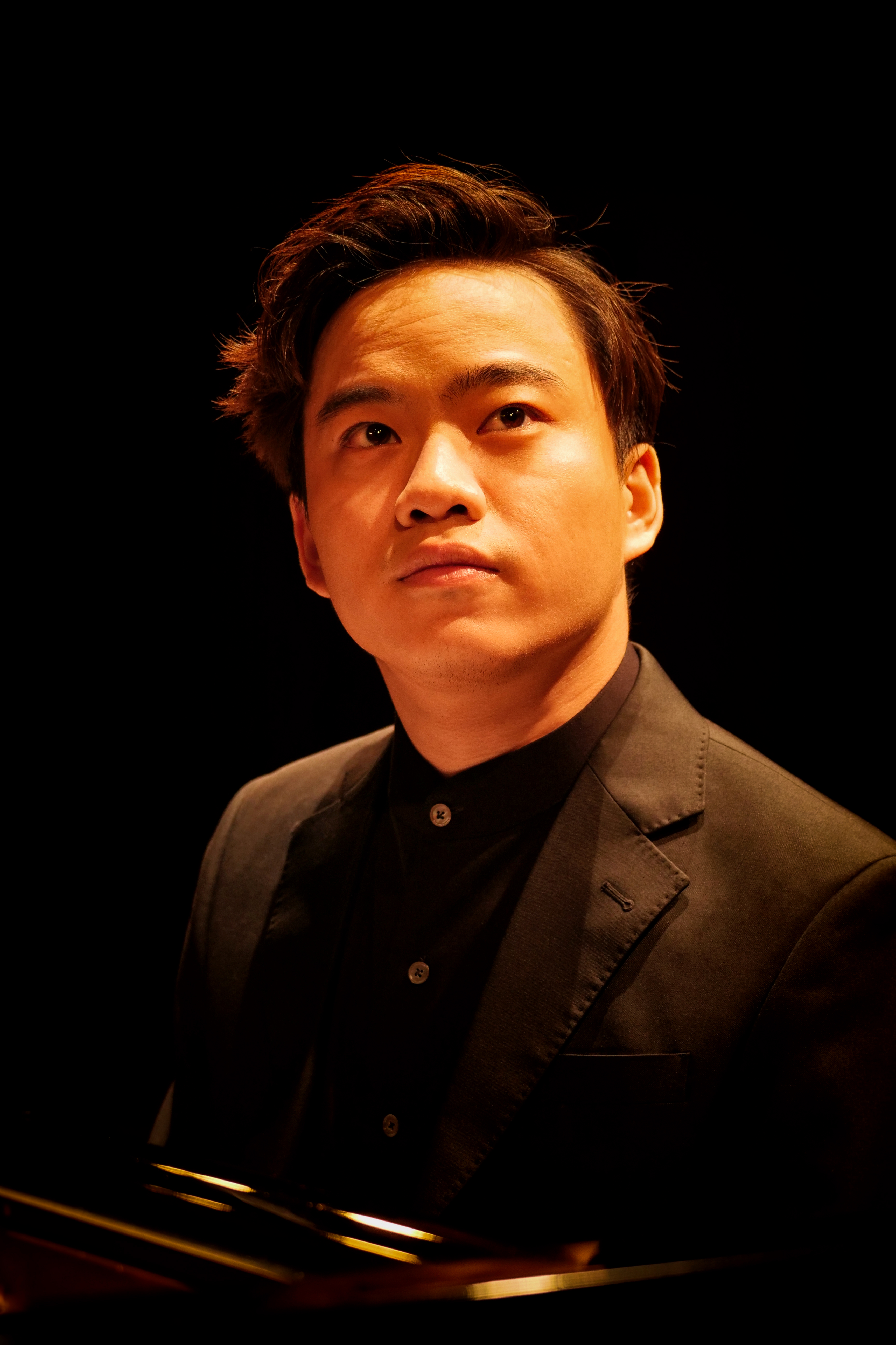 Tài năng piano Nguyễn Việt Trung biểu diễn cùng Dàn nhạc Giao hưởng Mặt trời