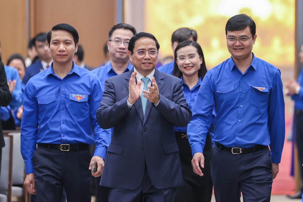 Thủ tướng Chính phủ Phạm Minh Chính cùng các đồng chí trong Ban Bí thue Trung ương Đoàn