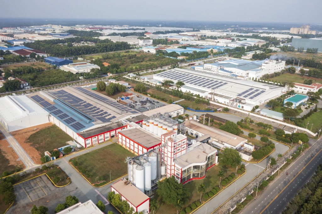 Định hướng phát triển đô thị Bến Cát đến 2030 là đô thị công nghiệp - dịch vụ; đến 2040 là trung tâm đô thị có chức năng đô thị công nghiệp - dịch vụ - đầu mối giao thông; có hệ thống giao thông đường bộ phát triển mạnh, kết nối thông suốt với các tuyến đường trọng điểm, các khu công nghiệp, đô thị phía Nam của tỉnh, với TP HCM, tỉnh Bình Phước và các tỉnh Tây Nguyên Định hướng phát triển đô thị Bến Cát đến 2030 là đô thị công nghiệp - dịch vụ; đến 2040 là trung tâm đô thị có chức năng đô thị công nghiệp - dịch vụ - đầu mối giao thông; có hệ thống giao thông đường bộ phát triển mạnh, kết nối thông suốt với các tuyến đường trọng điểm, các khu công nghiệp, đô thị phía Nam của tỉnh, với TP HCM, tỉnh Bình Phước và các tỉnh Tây Nguyên