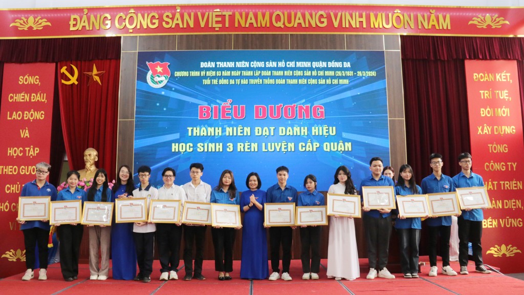 Biểu dương thanh niên đạt danh hiệu Học sinh 3 rèn luyện cấp Quận