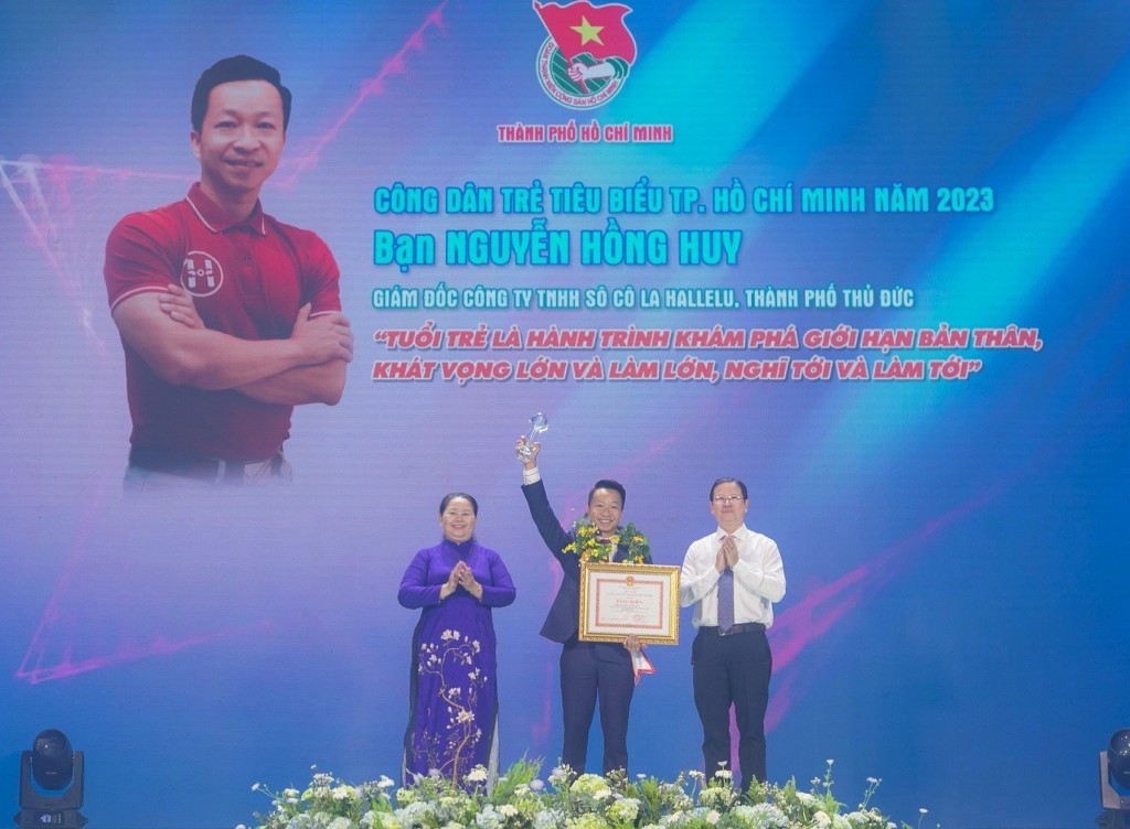 Anh Nguyễn Hồng Huy nhận giải thưởng Công dân trẻ tiêu biểu TP HCM năm 2023