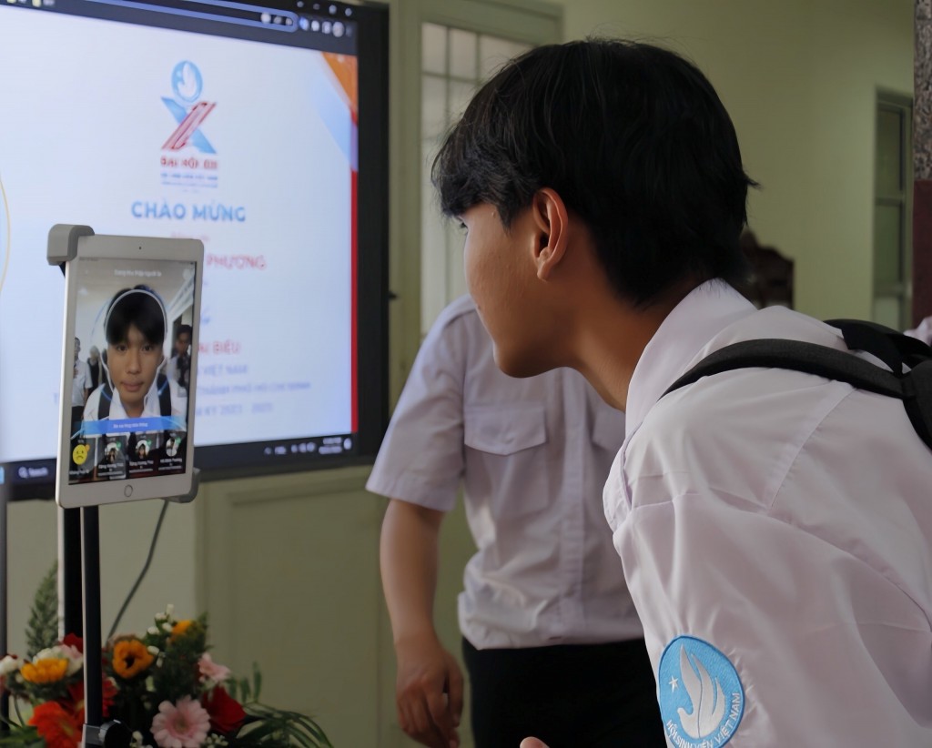 Đại hội Hội Sinh viên Việt Nam TP HCM là kỳ đại hội “không giấy”, sinh viên nhận tài liệu số và điểm danh bằng quét gương mặt