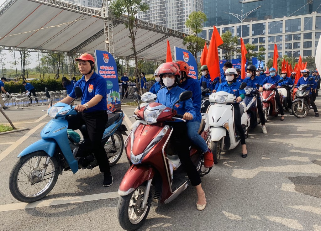 Thanh niên Thủ đô Hà Nội ra quân tuyên truyền văn hoá giao thông