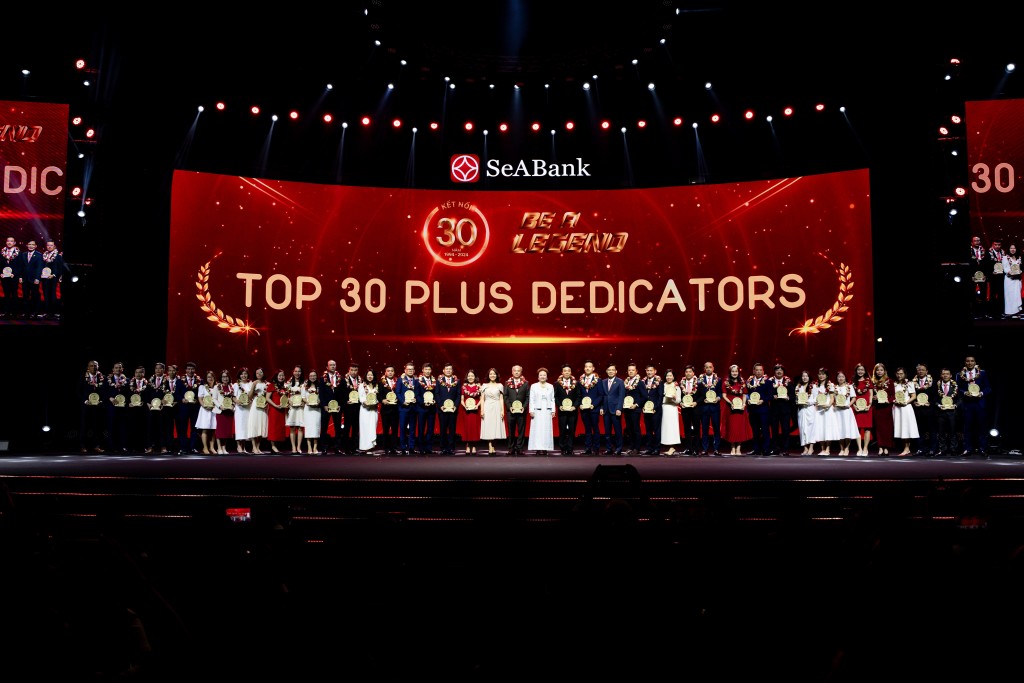 Top 30 Plus Dedicators vinh danh cac CBNV co tham nien cong hien lau dai va su thang tien vuot troi tai SeABank (1)