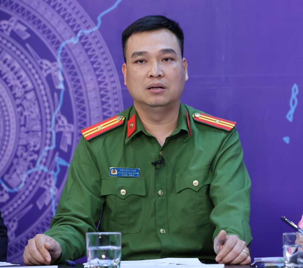 Thiếu tá Đào Đình Nam nhấn mạnh yêu cầu đảm bảo về an ninh, an toàn hệ thống cũng như bảo vệ dữ liệu cá nhân trong quá trình chi trả an sinh xã hội qua tài khoản thanh toán - ẢNh: VGP/Nhật Bắc