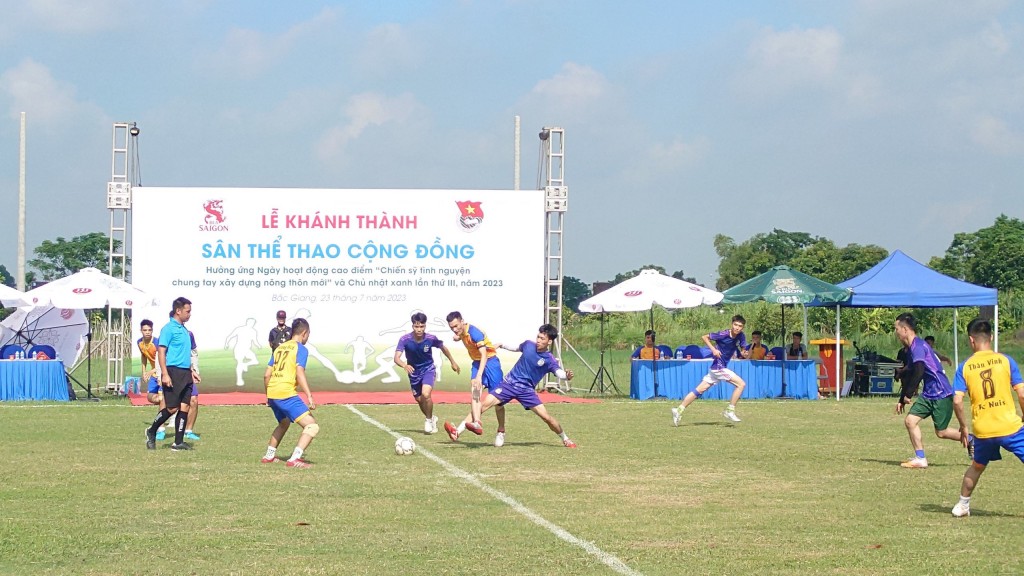  Trận đấu giao hữu tại buổi lễ khánh thành sân thể thao cộng đồng thuộc dự án _Nâng Bước Thể Thao_ tại Bắc Giang