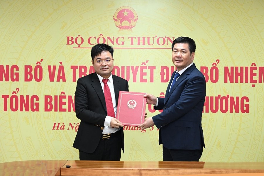 Bộ trưởng Nguyễn Hồng Diên đã trao quyết định bổ nhiệm chức vụ Tổng Biên tập Báo Công Thương 