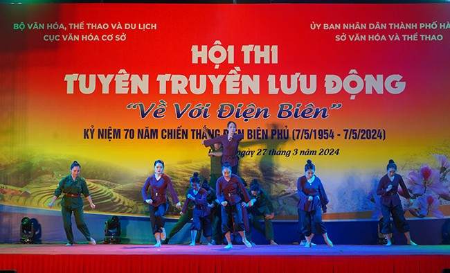 Sôi động Hội thi Tuyên truyền lưu động “Về với Điện Biên”